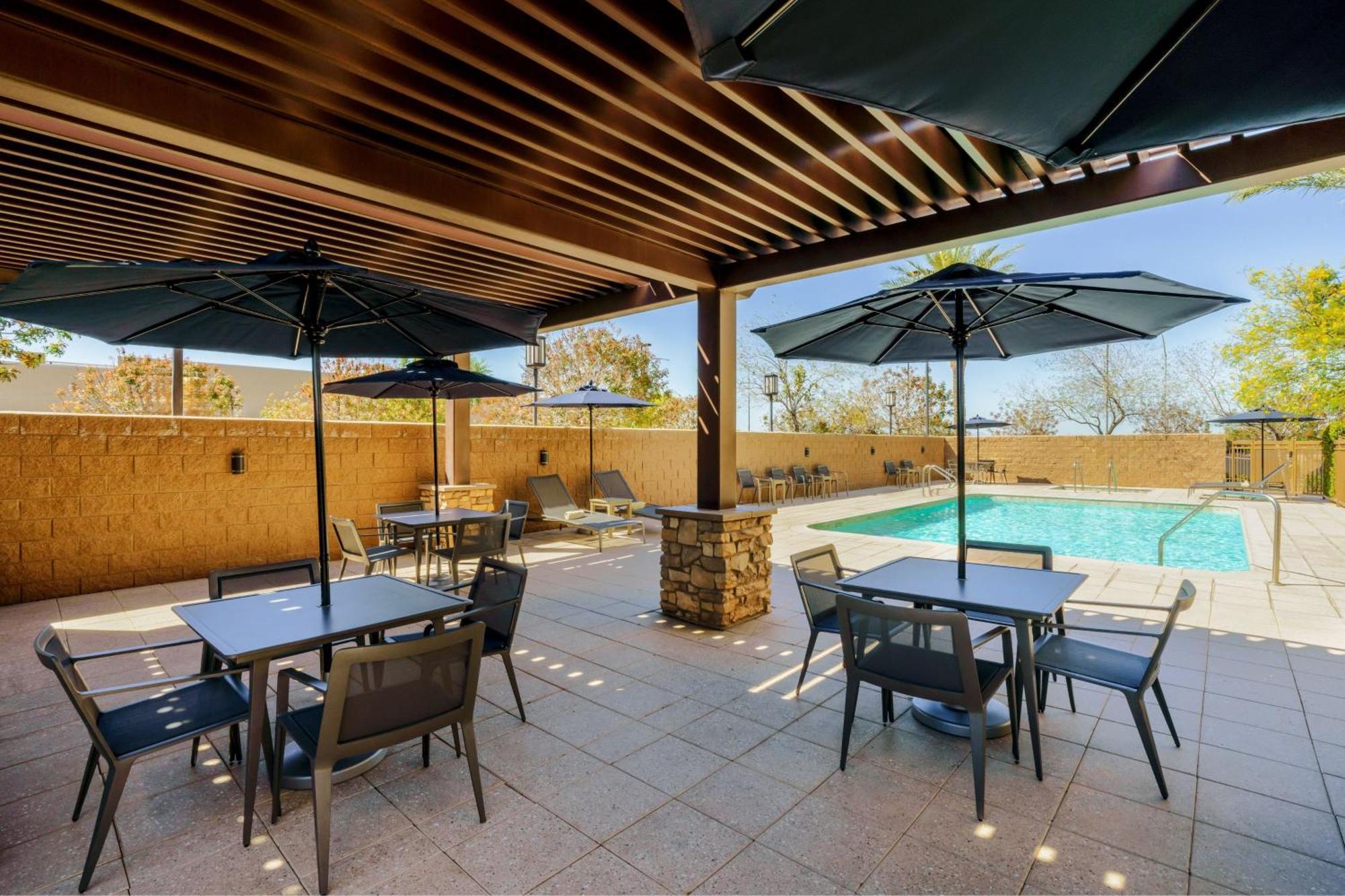 Courtyard By Marriott Phoenix Gateway Airport Hotel