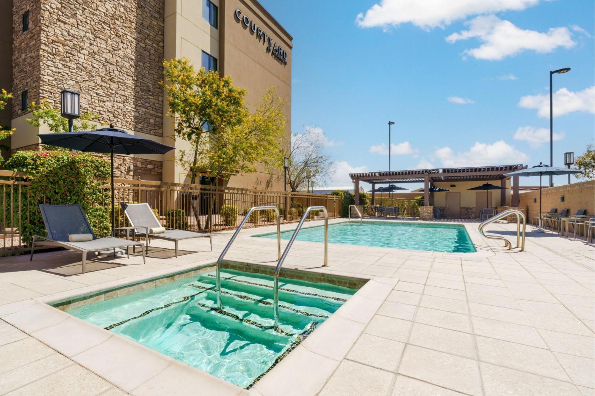 Courtyard By Marriott Phoenix Gateway Airport Hotel 3*