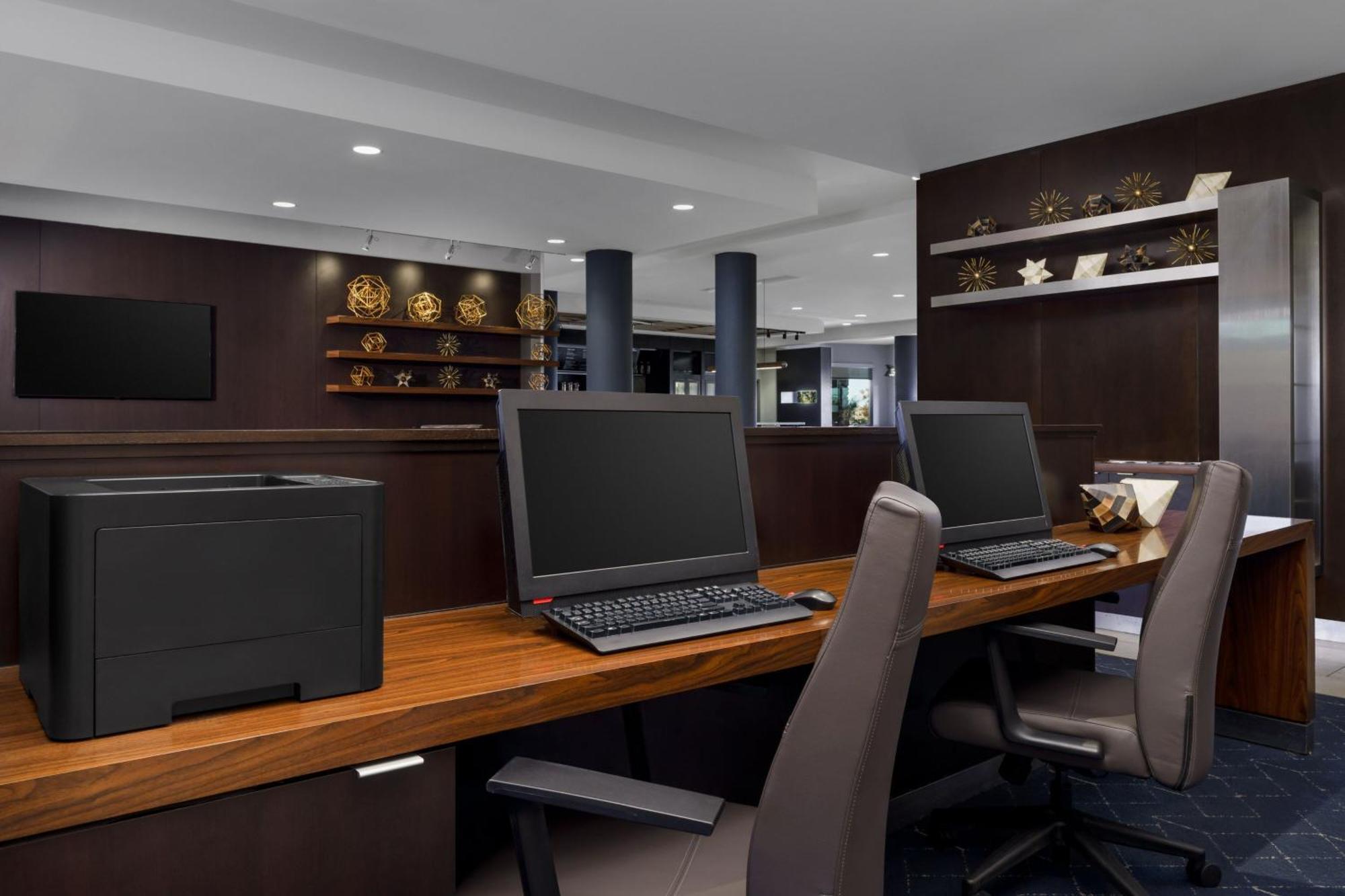 Courtyard By Marriott Phoenix Gateway Airport Hotel 3*