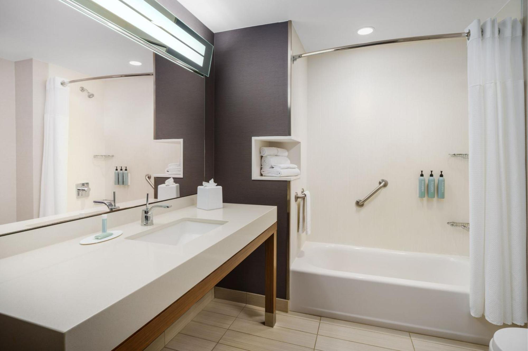 Courtyard By Marriott Phoenix Gateway Airport