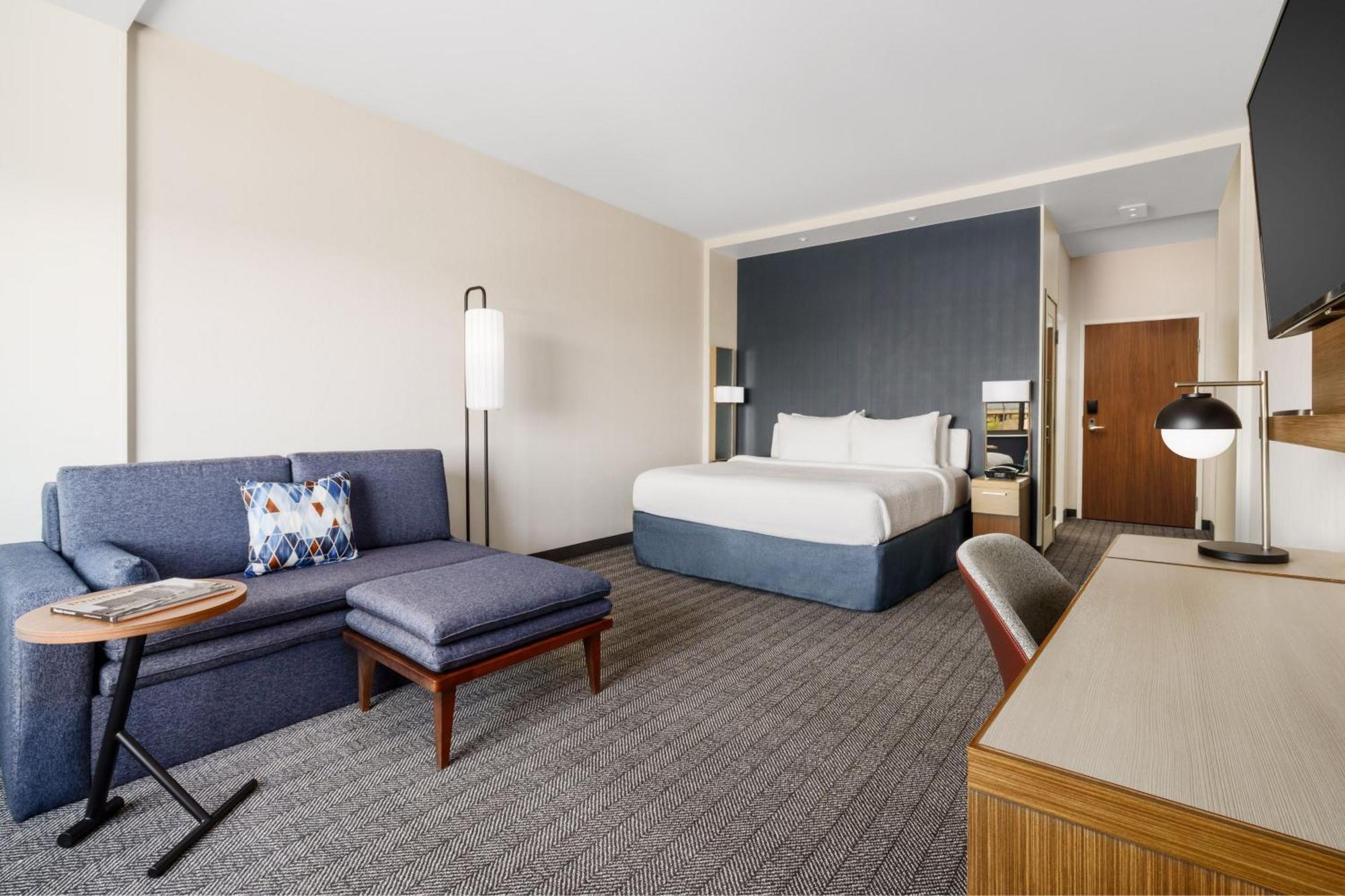 Courtyard By Marriott Phoenix Gateway Airport 3*