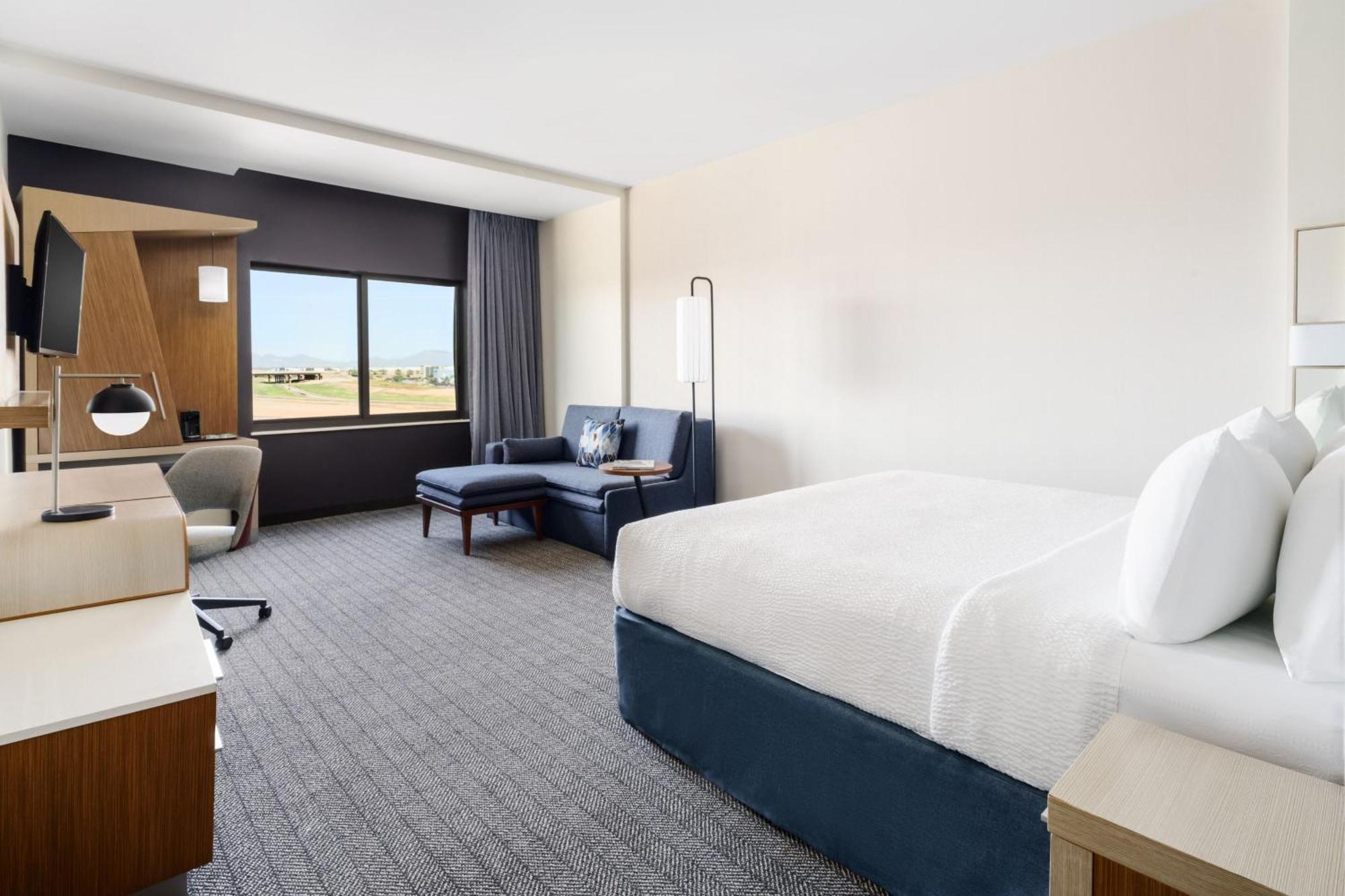 Courtyard By Marriott Phoenix Gateway Airport