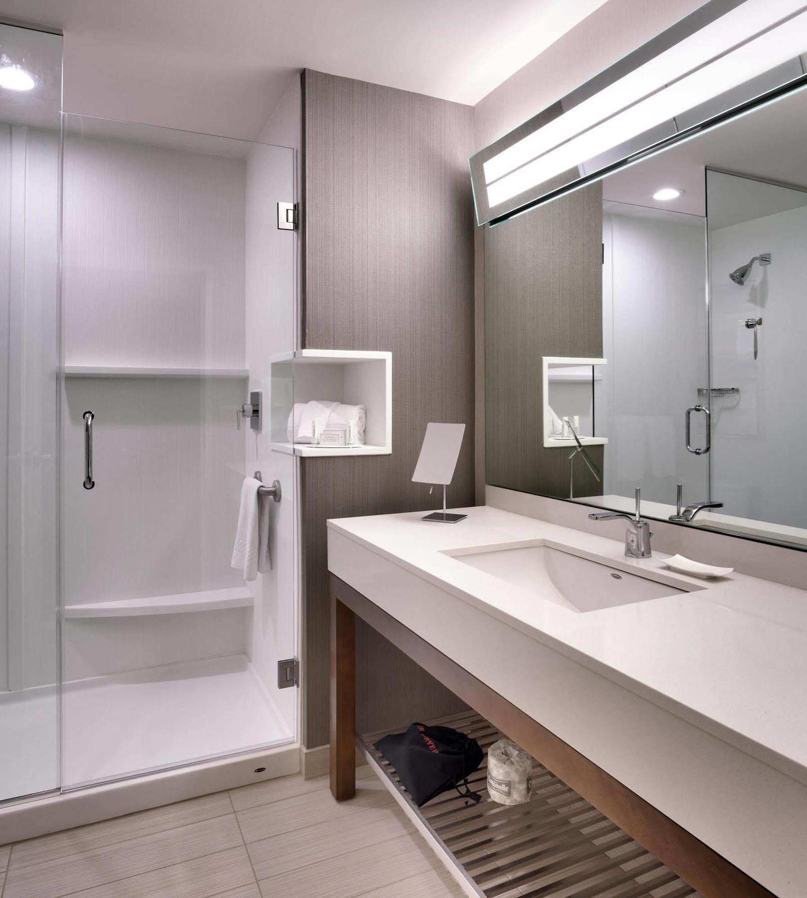 Courtyard By Marriott Phoenix Gateway Airport Hotel