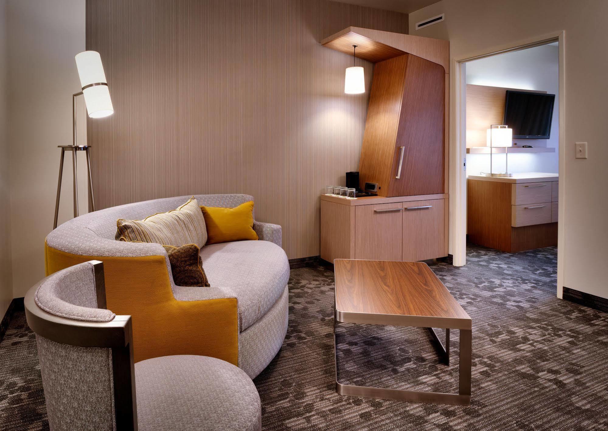 Hotel Courtyard By Marriott Phoenix Gateway Airport 3*