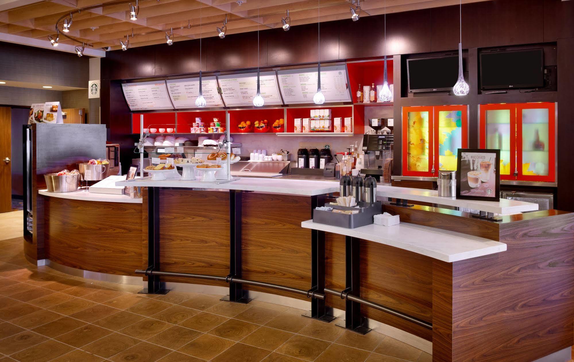 Courtyard By Marriott Phoenix Gateway Airport Hotel 3*