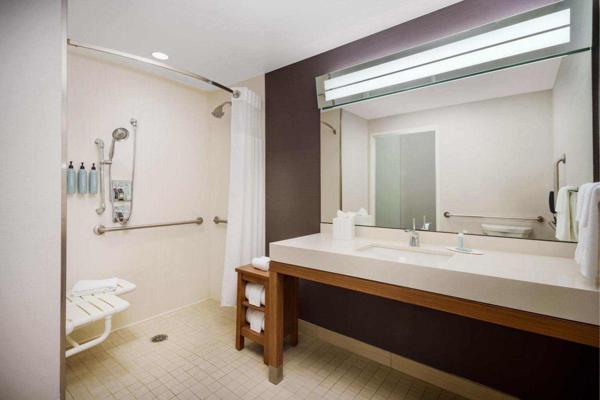 Courtyard By Marriott Phoenix Gateway Airport 3*